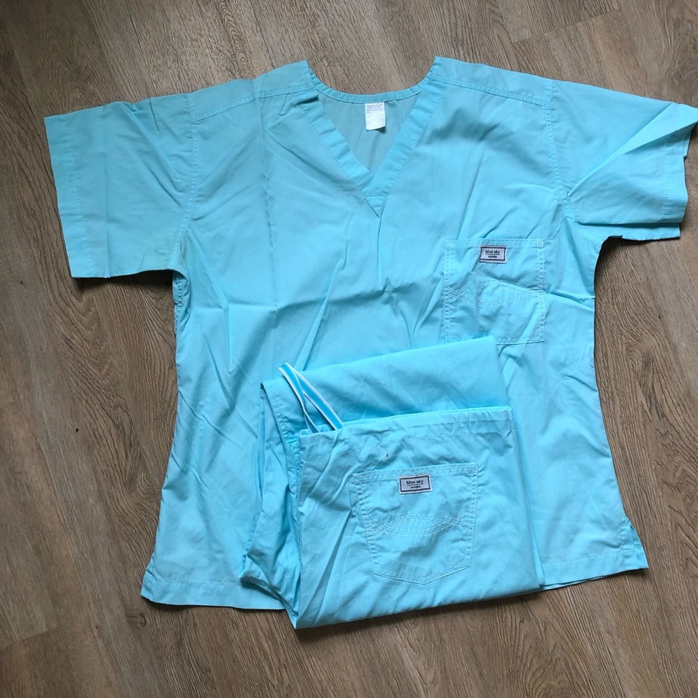 Blue Sky Scrubs aqua blue size L top and bottom
